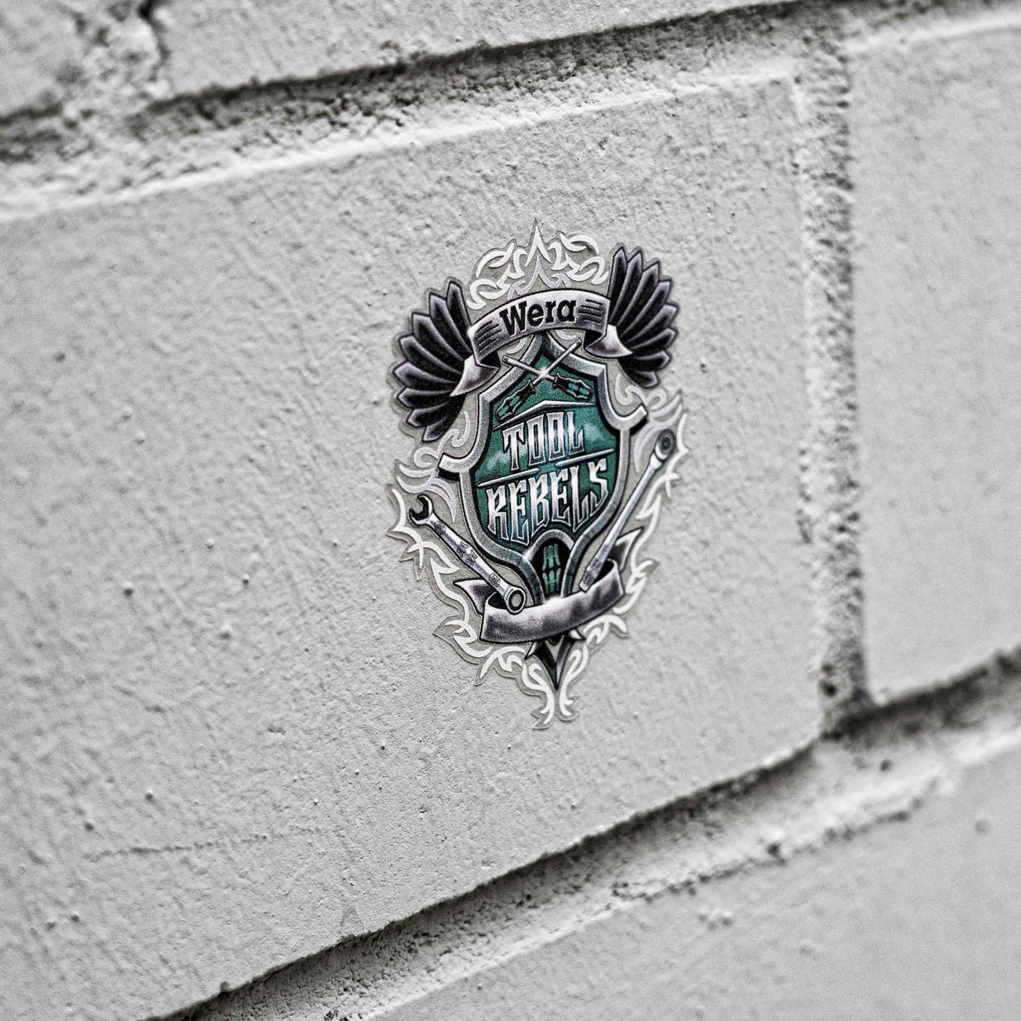 Wera Tool Rebel Aufkleber auf eine Wand geklebt