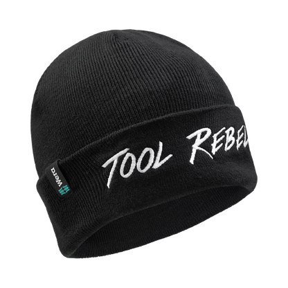 Wera Tool Rebel Shop Schwarze Beanie Mütze mit weiß gesticktem Tool Rebel Schriftzug Schrägansicht