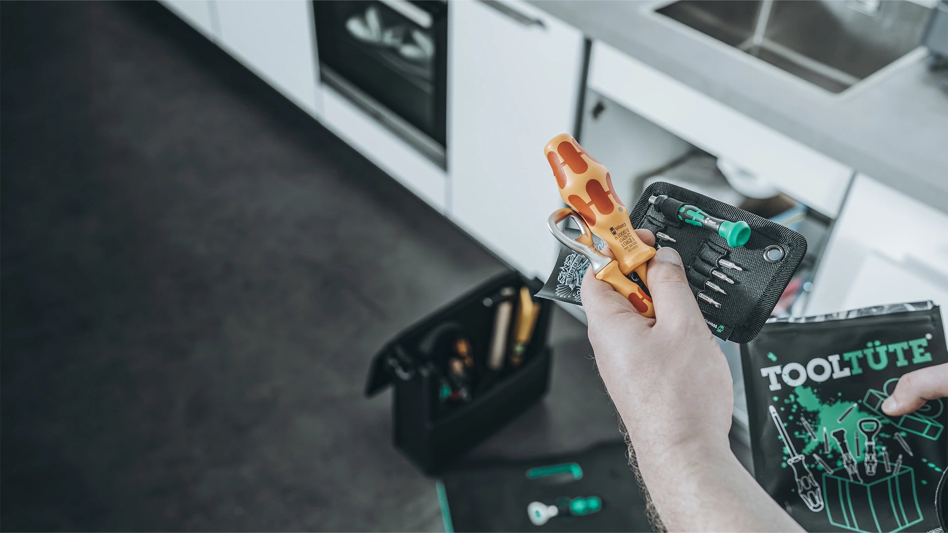 Wera Tool Tüte 4.0 mit Schraubendreher, Bits und Flaschenöffner