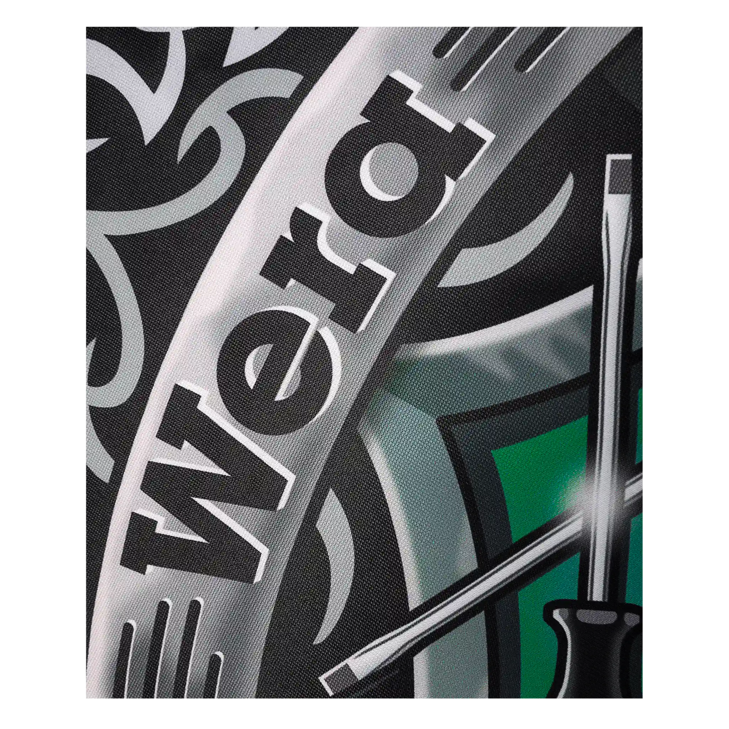 Wera Werkstattbanner mit Wera Schriftzug und Tool Rebels Wappen in Detailansicht